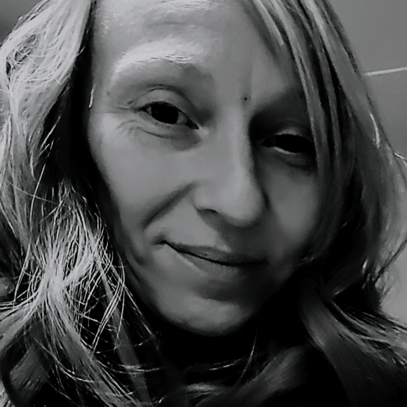 Meet your Posher, Jenny - Picture 2 of 2